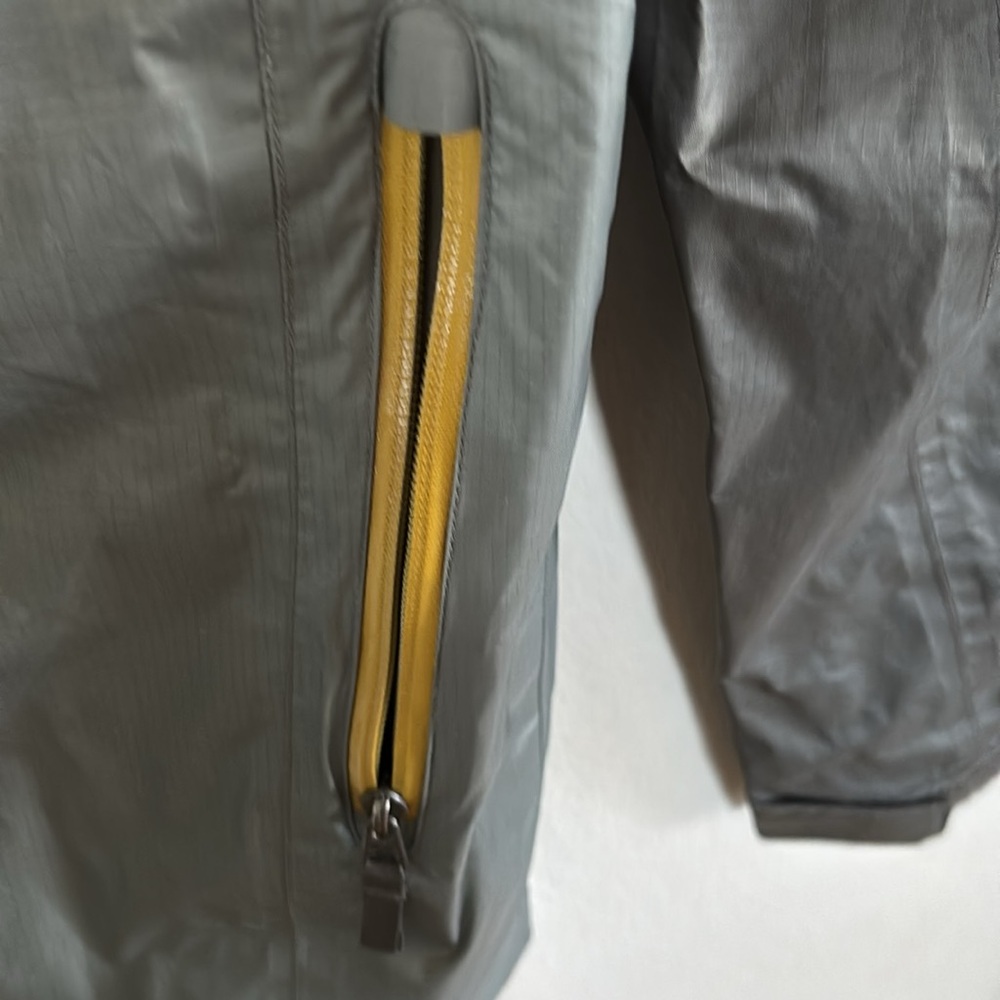 Boys REI Waterproof Windbreaker Jacket - Picture 4 of 7